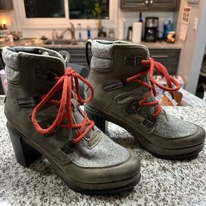 Sorel Blake gray waterproof platform rain boots 8.5 wool and suede